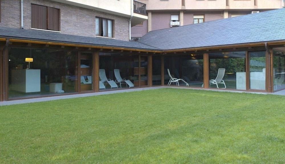 Apartamentos Pessets Adelaida Sort Kültér fotó