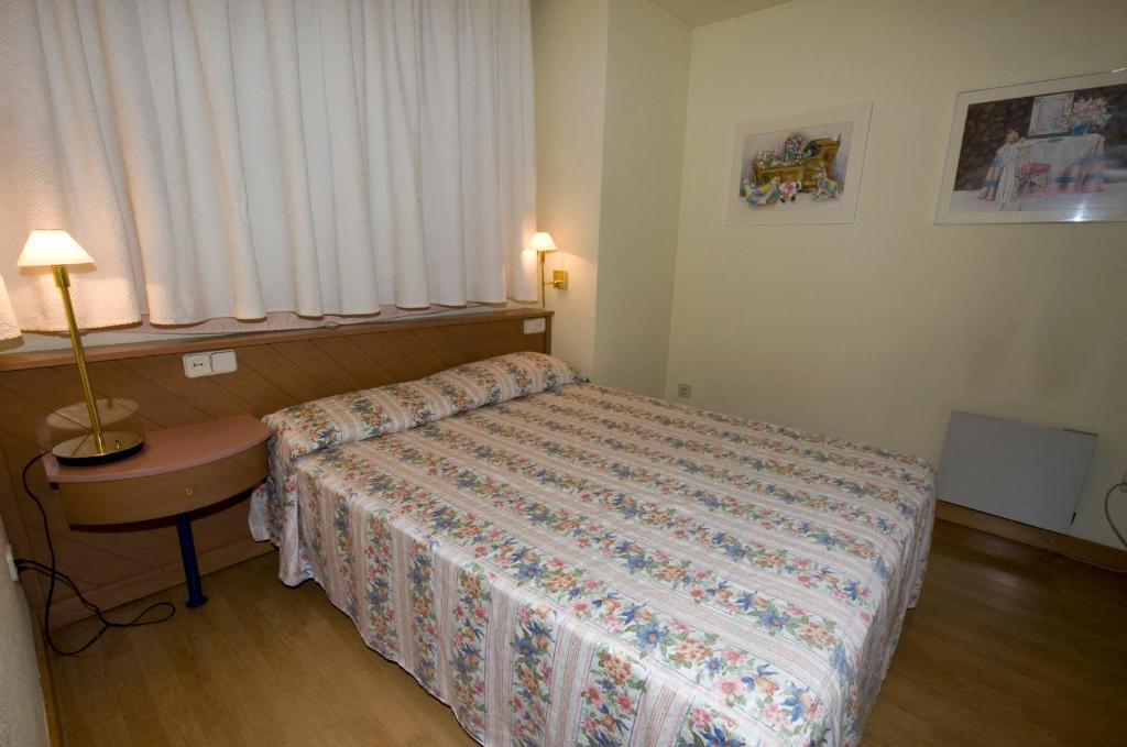 Apartamentos Pessets Adelaida Sort Szoba fotó